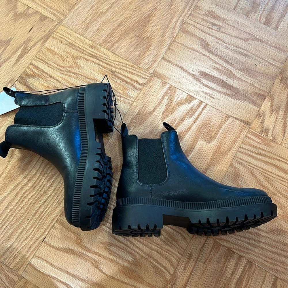 BRAND NEE women’s 8 black chunky ankle boots